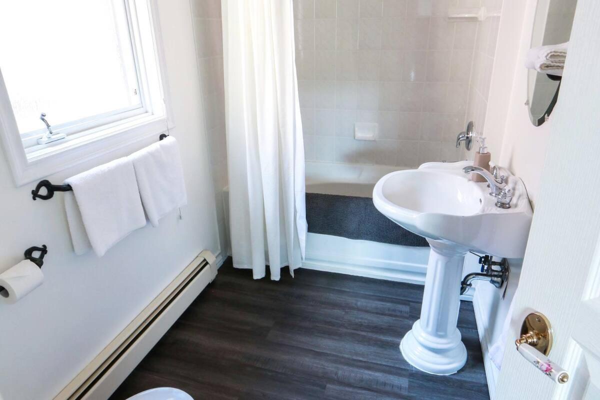 North House - Mountain Home- The Real Rockies Experience Holiday home *